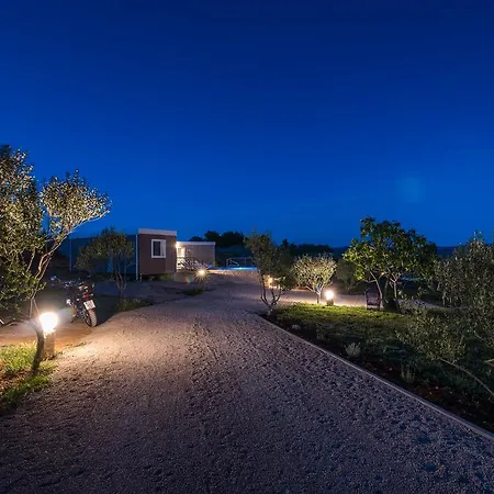 乌利卡移动房屋假日公园 4*